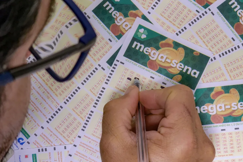 Mega-Sena 2913: sorteio desta quinta (11) pode pagar R$ 55 milhões