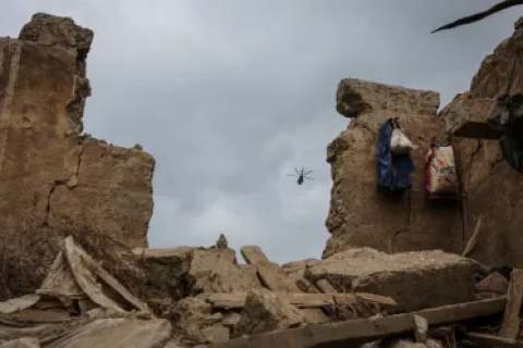 Passa de 2.200 o número de mortos em terremoto no Afeganistão