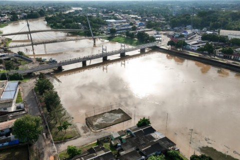 Rio Acre ultrapassa cota de transbordamento em Rio Branco
