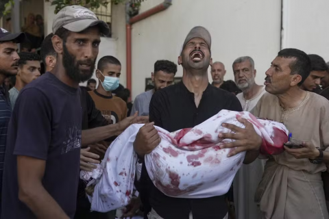 59 palestinos morrem em Gaza após ataques aéreos israelenses e disparos durante busca por ajuda