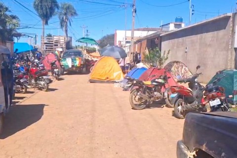 Crise na Bolívia: protesto contra corte de subsídios causa bloqueios de ruas e avenidas em Cobija, na fronteira com o Acre